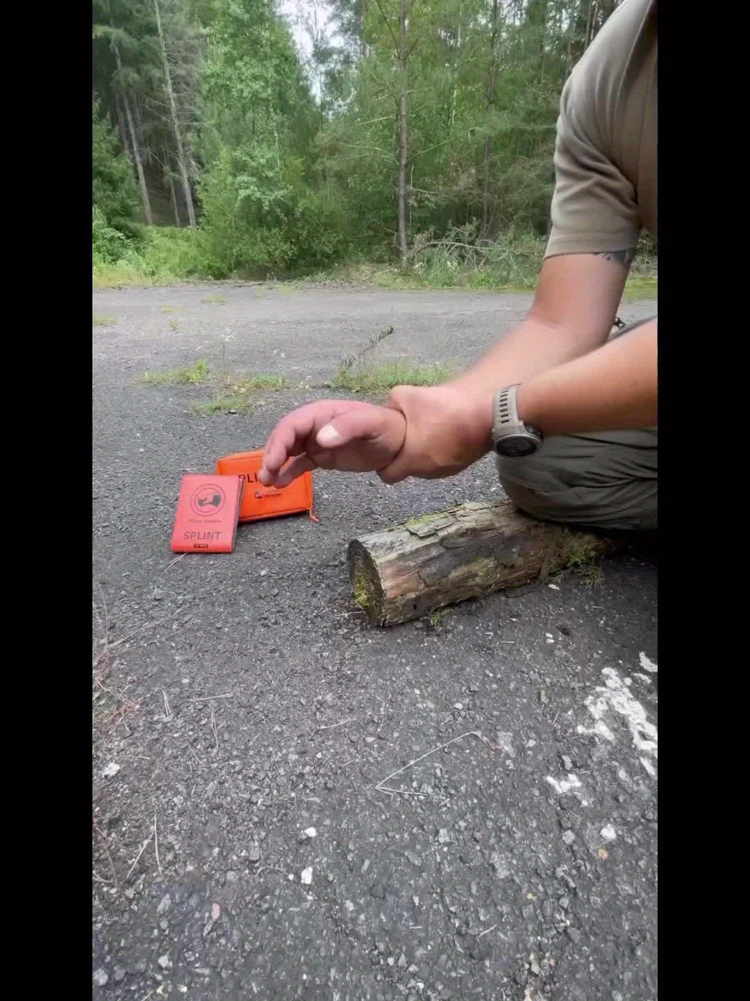 4pcs, Size: 36" X 4.3", 18" X 4.3", 9" X4.3", 4" X 1.7". The Splint Can Be Compactly Rolled Up for Easy Storage In Emergency Kit,